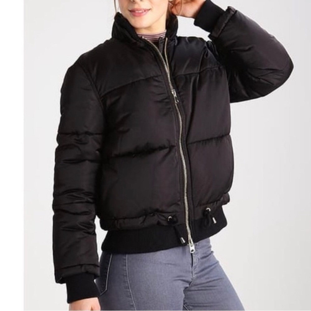 Women’s Black and Gold Topshop Bomber Puffer Jacket Size 6 / M